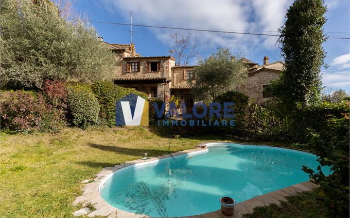 House of Character Sale in Todi (PG)