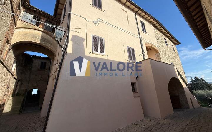 TODI - ILCI: APPARTAMENTO SU DUE PIANI NEL BORGO ALLO STATO GREZZO AVANZATO 