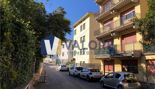 PERUGIA - VIA SPIRITO GUALTIERI: APPARTAMENTO CON TERRAZZO E GARAGE
