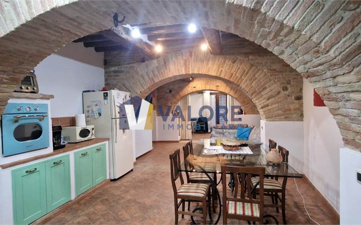 COLLAZZONE - COLLEPEPE: APPARTAMENTO NEL CENTRO DEL PAESE 