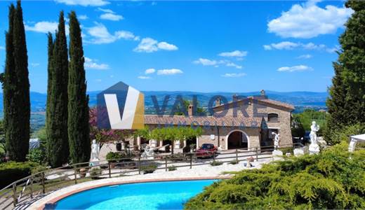 GUALDO CATTANEO - SAN TERENZIANO: SPLENDIDA VILLA CON PISCINA 
