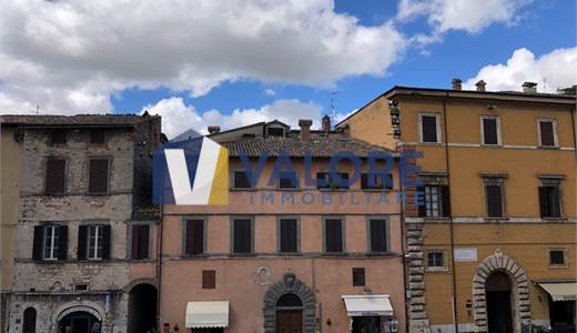 TODI - CENTRO STORICO: ATTICO IN PIAZZA DEL POPOLO