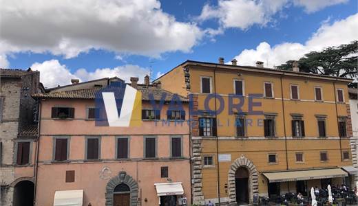 TODI - CENTRO STORICO: ATTICO IN PIAZZA DEL POPOLO