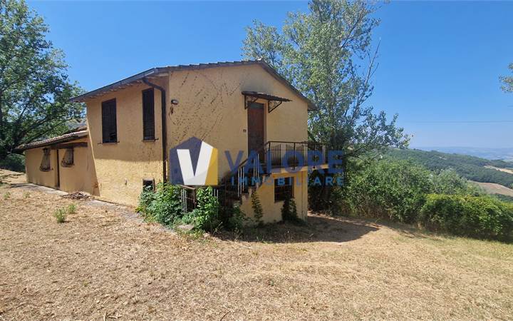 GUALDO CATTANEO - SARAGANO - CASALE CON TERRENO