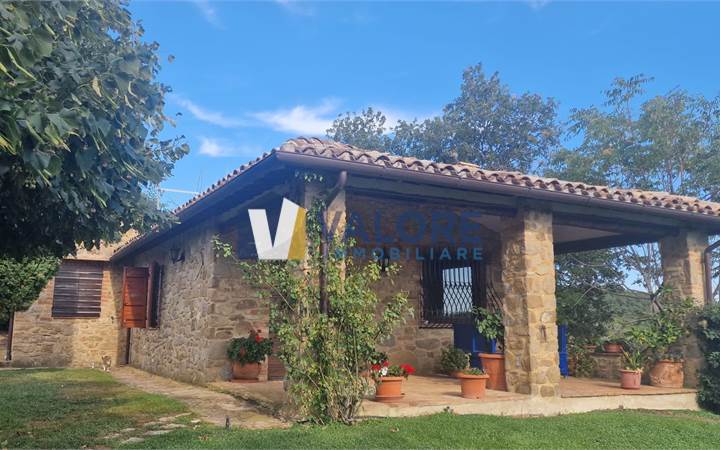 GUALDO CATTANEO - POZZO - CASALE IN PIETRA CON GIARDINO