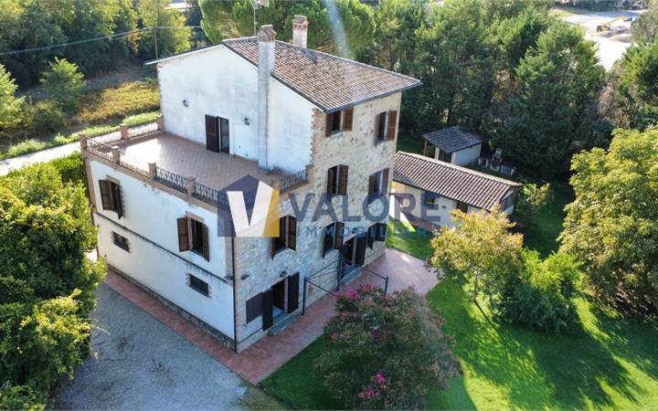 House of Character Sale in Todi (PG) loc. ilci  81